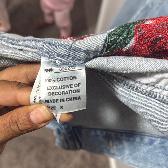 PacSun Light Blue Jean Jacket with Floral Embroidery - Picture 9 of 10